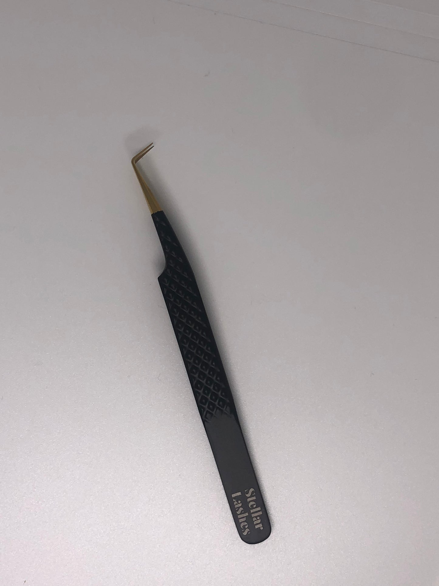 Fine L shaped tweezer